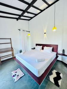 a bedroom with a large white bed in a room at Surfside Paddy Villa in Babarenda Central +33 photos
