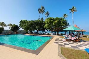 Hồ bơi trong/gần Hotel Lanka Super Corals