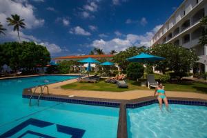 Hồ bơi trong/gần Hotel Lanka Super Corals