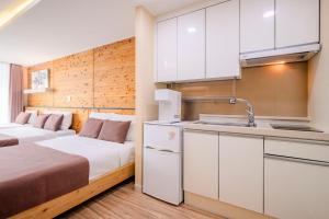 Kuchyň nebo kuchyňský kout v ubytování Jeju M Resort