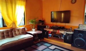 TV a/nebo společenská místnost v ubytování Marinduque Mendoza Residence
