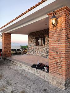 a brick building with a patio with a light at Cabañas Calpulalpan de paso in San Cristóbal Zacacalco