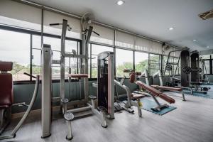 Fitness centrum a/nebo fitness zařízení v ubytování Ray Hotel Buriram