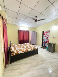 a bedroom with a bed in the middle of a room at Royal villa in Thane