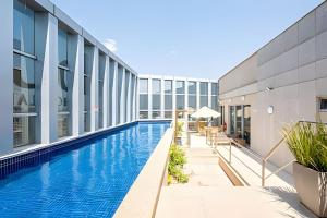 a swimming pool in the middle of a building at Hotel VISION in Brasilia