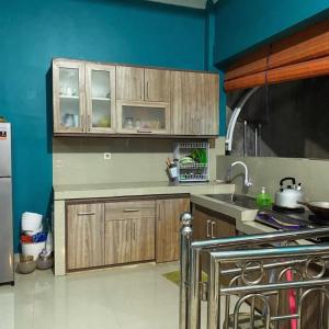 Kuchyň nebo kuchyňský kout v ubytování Green House Bogor
