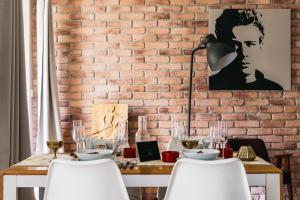 Reštaurácia alebo iné gastronomické zariadenie v ubytovaní Harmonica Home - LoftAffair + 11 fotografií
