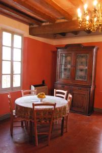 a dining room with a table and chairs and a cabinet at Tenuta Rivalazzo in Noceto