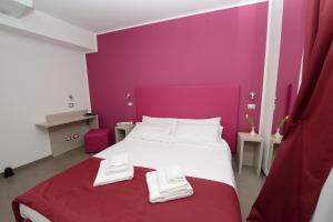 Posteľ alebo postele v izbe v ubytovaní Hotel Nuova Orchidea