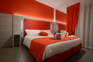 Posteľ alebo postele v izbe v ubytovaní Hotel Nuova Orchidea