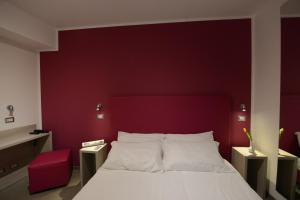 Posteľ alebo postele v izbe v ubytovaní Hotel Nuova Orchidea
