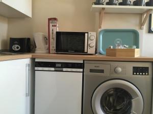 A kitchen or kitchenette at Apartamentos Uncibay Premium