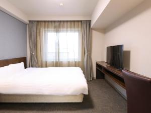 Uma TV ou centro de entretenimento em Dormy Inn Wakkanai