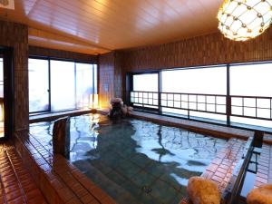 A piscina localizada em Dormy Inn Wakkanai ou nos arredores