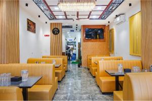 Χώρος καθιστικού στο FabHotel Rising Surya - Nr Embassy Tech Zone
