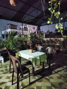 Fotografie z fotogalerie ubytování Tulip Guest House Rooftop Near Kamakhya v destinaci Guváhátí + 3 fotografie
