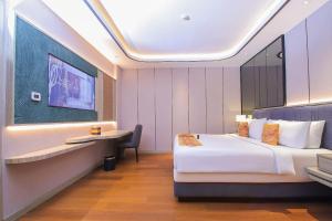 Postel nebo postele na pokoji v ubytování FUGO Hotel Banjarmasin
