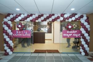 Certifikát, hodnocení, plakát nebo jiný dokument vystavený v ubytování Hotel Kalyan Suites