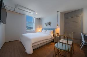 Postel nebo postele na pokoji v ubytování Gwangalli Hotel primavera in Busan