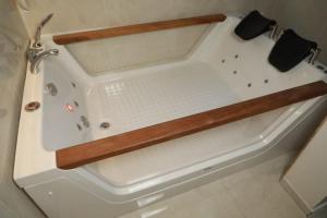 A bathroom at Istanbul Bakirkoy Rays Port Hotel City Center