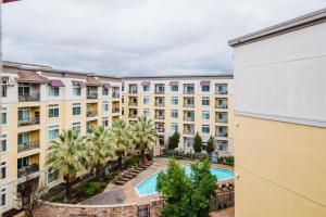 Ảnh trong thư viện ảnh của Blueground Dublin pool AC nr museums SFO-1781 ở San Francisco