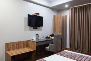 TV a/nebo společenská místnost v ubytování Hotel Sunstar Grand
