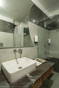 Koupelna v ubytování Hotel Sunstar Grand