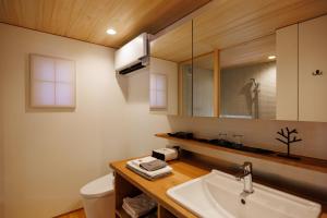 Ένα μπάνιο στο RYOKAN KURASHIKI Residence