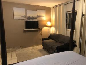 Postel nebo postele na pokoji v ubytování Habitación mediana en casa grande