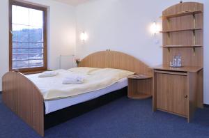 Ein Bett oder Betten in einem Zimmer der Unterkunft Penzión DRUŽBA Bojnice
