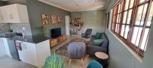 Køkken eller tekøkken på Chic Flat with Stunning Views