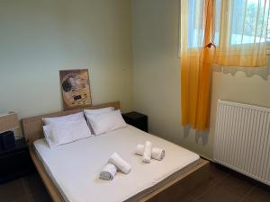 Ένα ή περισσότερα κρεβάτια σε δωμάτιο στο Villa Adamantia