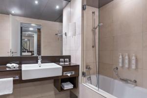 Vannituba majutusasutuses Courtyard by Marriott Linz