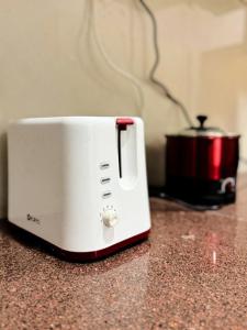 Kemudahan buat kopi dan teh di Luxury 3BHK Independent House Entire Villa