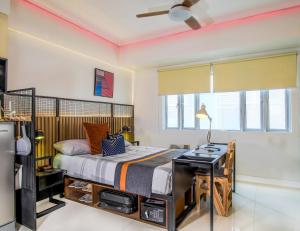Posteľ alebo postele v izbe v ubytovaní Relaxing Apt Bgc Business Ready with 84inch Cinema