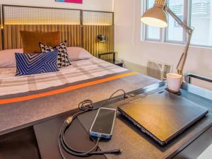 Posteľ alebo postele v izbe v ubytovaní Relaxing Apt Bgc Business Ready with 84inch Cinema
