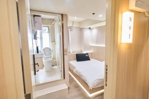 Koupelna v ubytování 香港智能居家旅館雙人入住首選