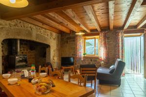 Μια τηλεόραση ή/και κέντρο ψυχαγωγίας στο Gîte Gîtes de France 4/6 personnes B