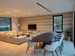 TV a/nebo společenská místnost v ubytování Maison Vidaigne + 15 fotografií