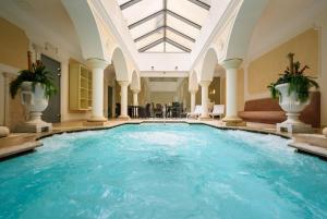 Bazén v ubytování Hotel Elizabeth nebo v jeho okolí