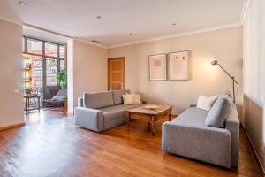 A seating area at Elegant 3-bedroom Apartment in the Heart of BCN Még 14 kép
