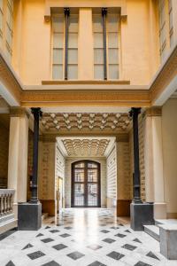 The facade or entrance of Elegant 3-bedroom Apartment in the Heart of BCN