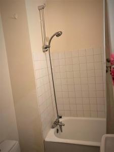 Ένα μπάνιο στο Appartement double 16 à LIMOGES