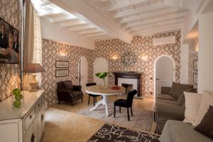 Posezení v ubytování The Inn at the Roman Forum Luxury Collection - The Inn At The Roman Forum