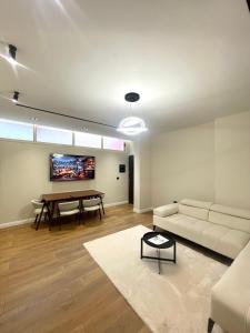 Χώρος καθιστικού στο Tirana Sunny Bliss Villa