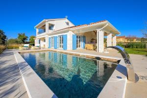 Bazén v ubytování Villa Olive Paradise I by Istrialux nebo v jeho okolí