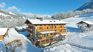 Ski in Ski out Hotel Unterellmau during the winter