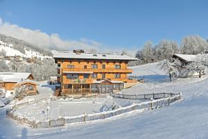 Ski in Ski out Hotel Unterellmau during the winter