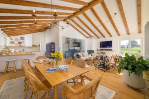 TV a/nebo společenská místnost v ubytování Villa Olive Paradise II by Istrialux