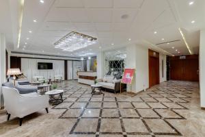 Seating area sa Click Collection Grand Gateway Varanasi
